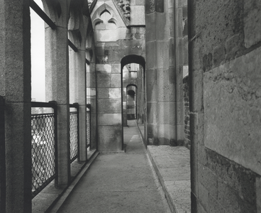 360049 Gezicht op een van de omgangen van de Domtoren (Domplein) te Utrecht.